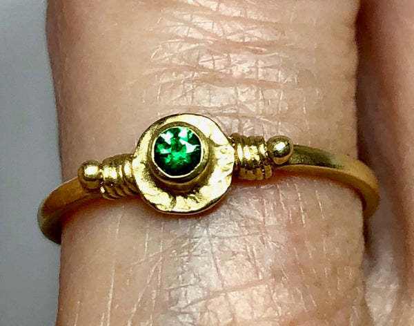 Green garnet ring, tsavorite ring, 18K tsavorite ring, 18K solid gold Tasvaorite garnet ring